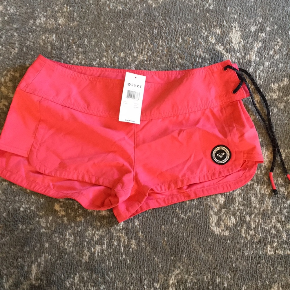 New Roxy board shorts ! Size 5